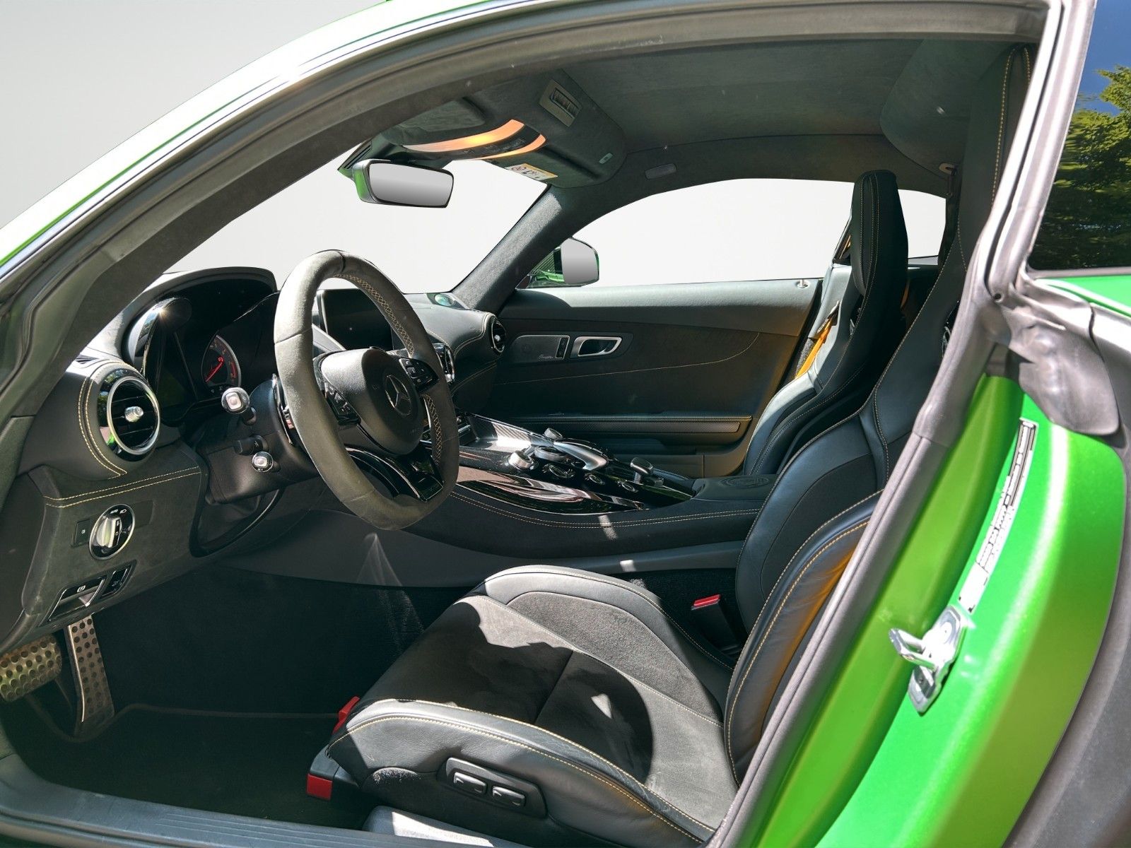Fahrzeugabbildung Mercedes-Benz AMG GT R CARBON KERAMIK GELBKONTRAST PERFORMANCE