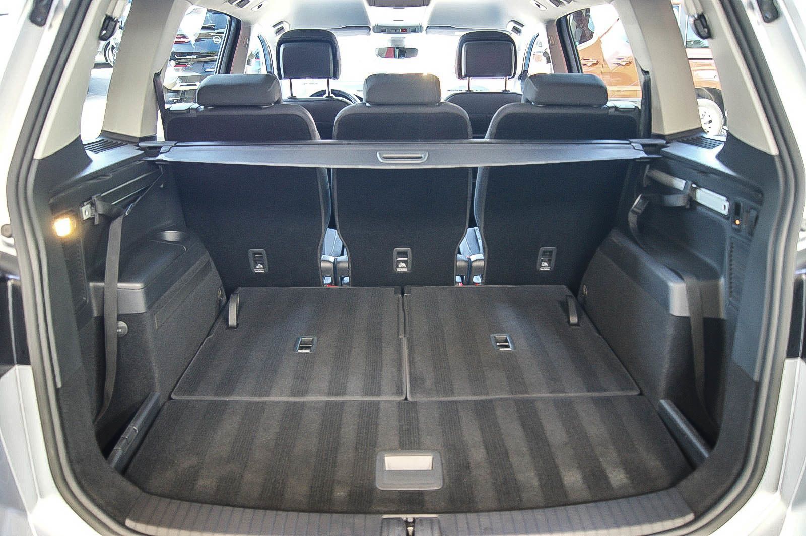 Fahrzeugabbildung Volkswagen Touran 15TSI Comfort DSG 7-SITZER VIRTUAL ANHZV