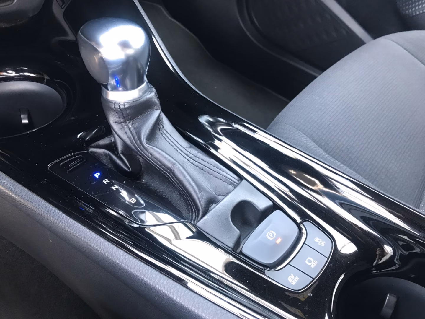 Toyota C-HR 1.8 Hybrid Team D *LED*ACC*CAM*SHZ*SmartKey