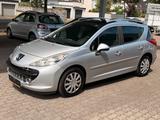 Peugeot 207 SW Sport Automatik Panorama Dach - gebrauchte Peugeot 207 aus dem Jahr 2008