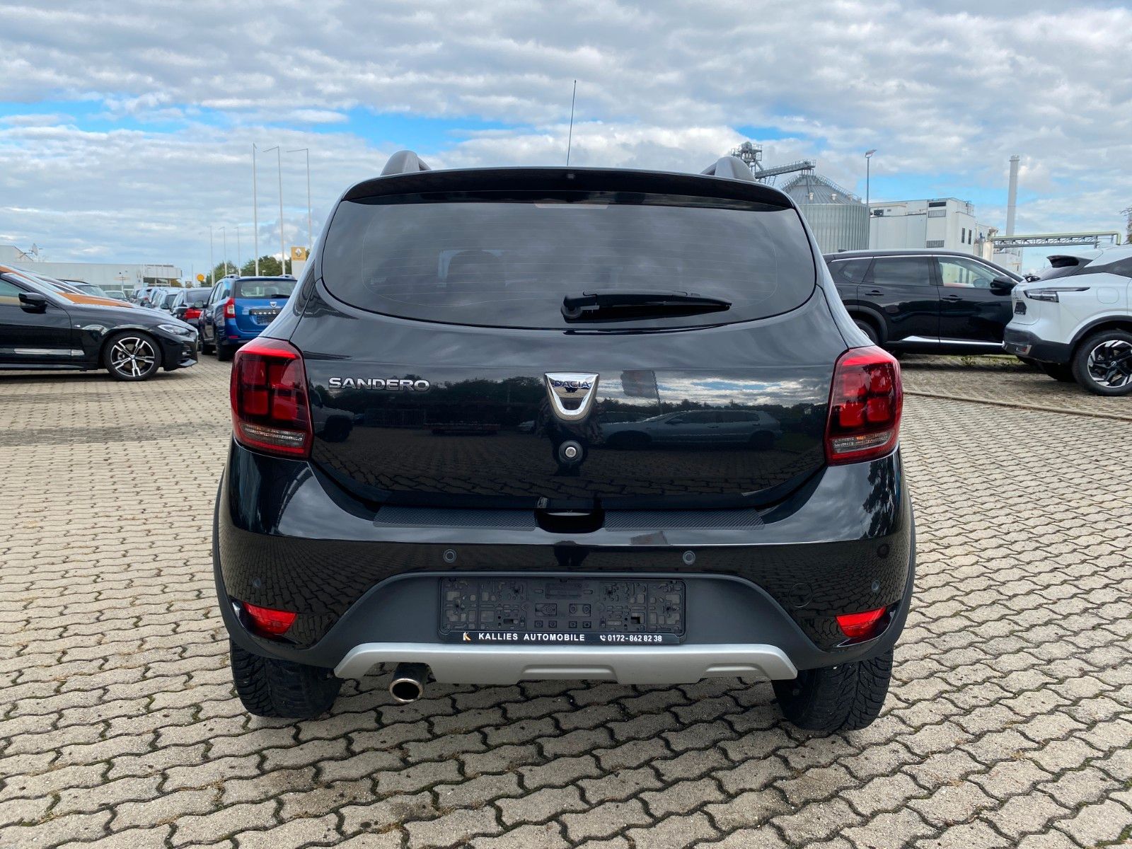 Fahrzeugabbildung Dacia Sandero Stepway 0.9 AUTOM.+TEMPO.+NAVI+TÜV-NEU