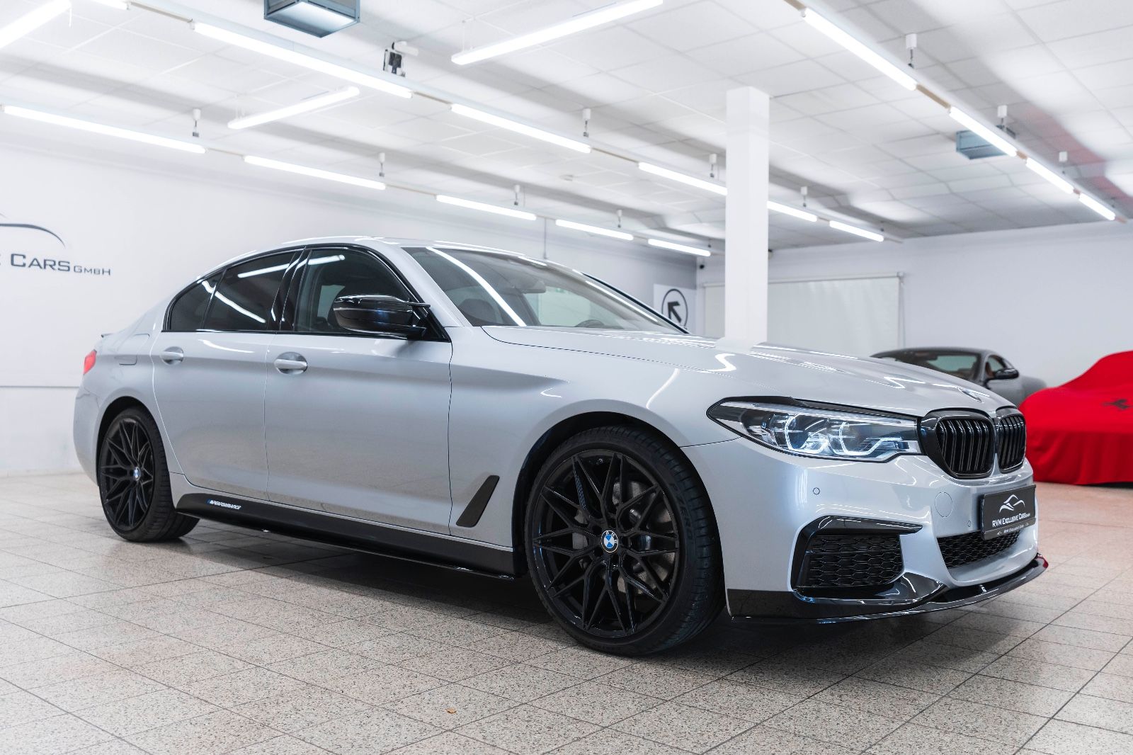 Fahrzeugabbildung BMW 530i xDrive M-Performance HUD LED KAM TOTW NAV