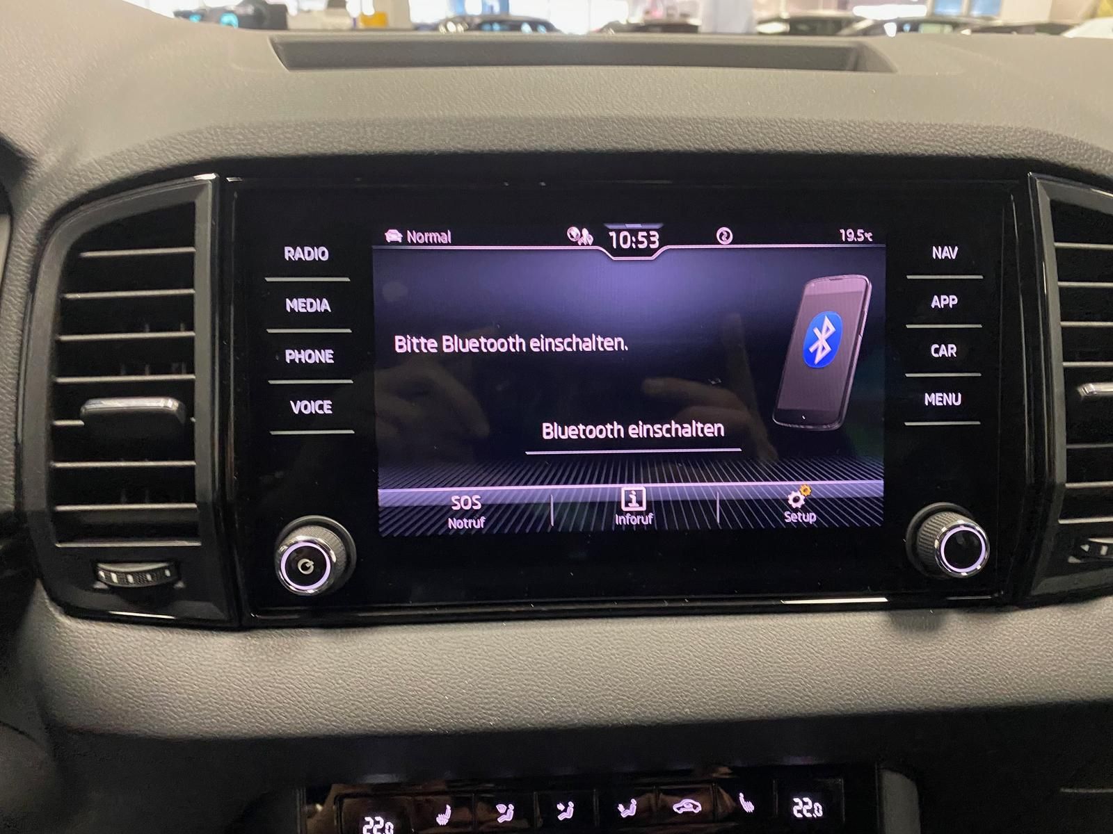 Fahrzeugabbildung SKODA Karoq 1.5 TSI SPORTLINE+MATRIX+ACC+AHK+APP+RFK++