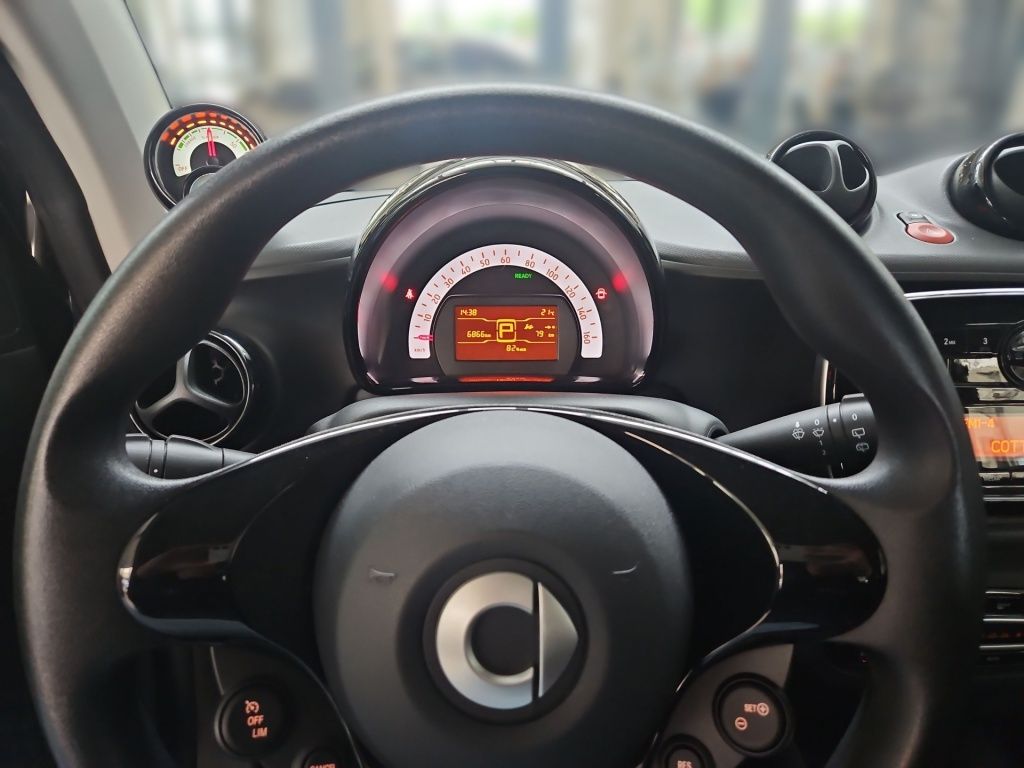 Fahrzeugabbildung Smart EQ ForTwo ''PURE'' LED SHZ Tempomat KlimaA DAB