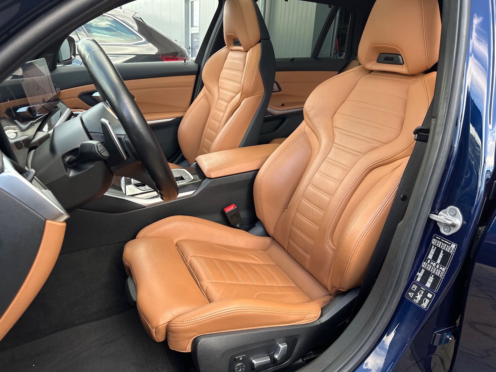 Fahrzeugabbildung BMW M340d Touring xDrive NAV+LED+PANO+AHK+HEAD-UP