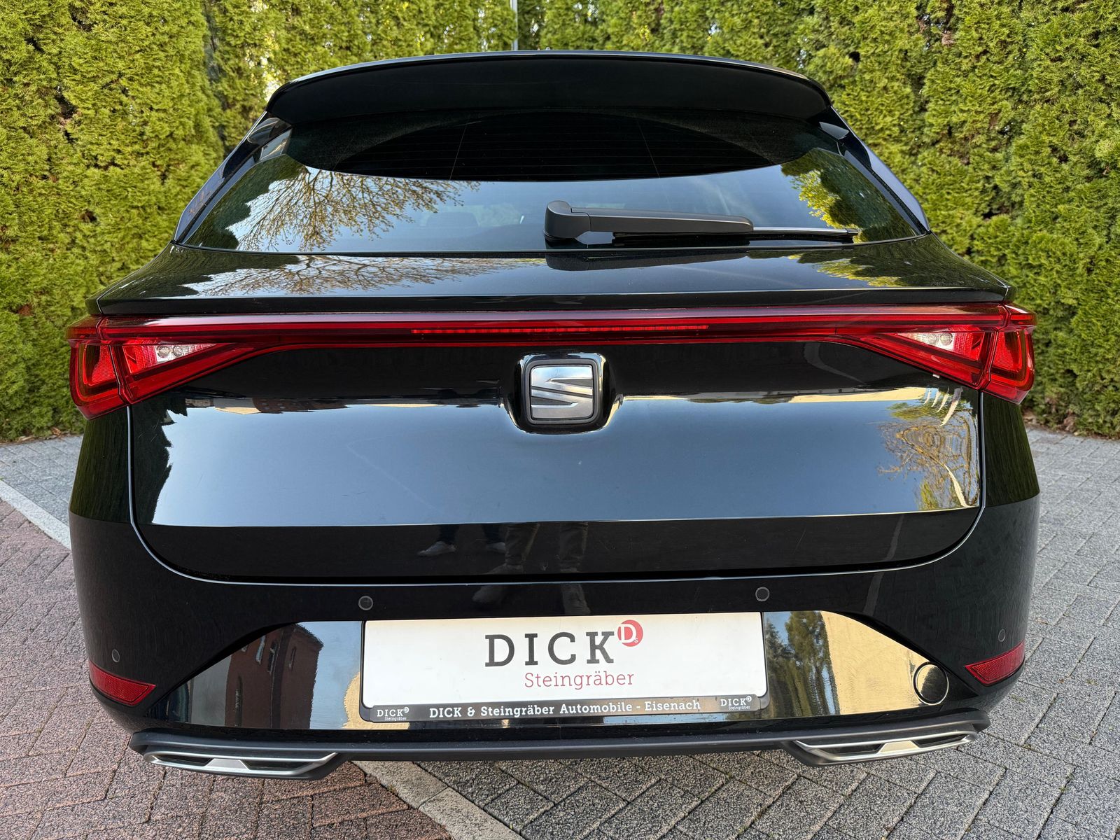 Fahrzeugabbildung SEAT Leon ST 2.0TDI DSG FR-Line LED+SHZ+VIRT+ACC+MEMO