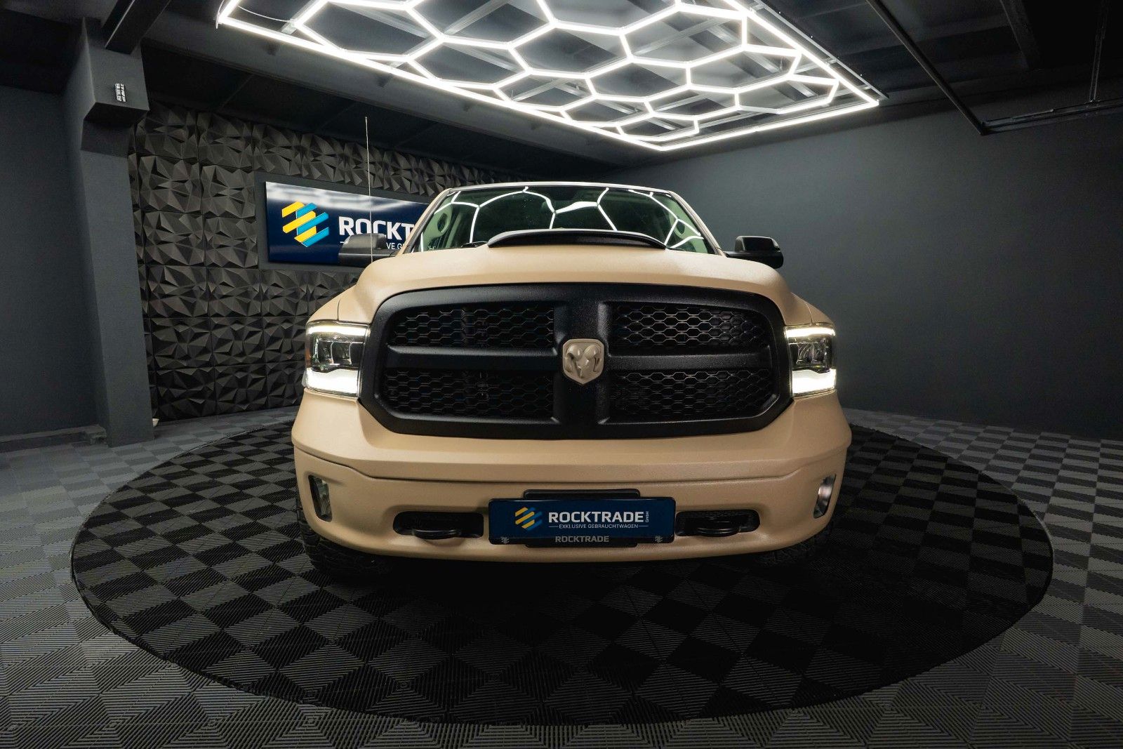 Fahrzeugabbildung Dodge RAM 5.7 V8 HEMI 4x4 RAPTOR LONGBED HARDTOP LED