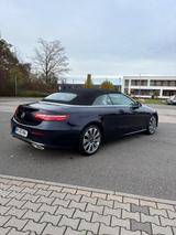 Mercedes-Benz E 200 Autom. - - blaue Mercedes-Benz E 200