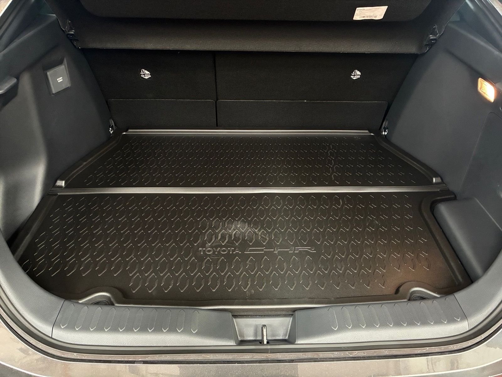 Fahrzeugabbildung Toyota C-HR 2.0 PHEV Plug-In Teamplayer LED,Navi,SHZ,AC