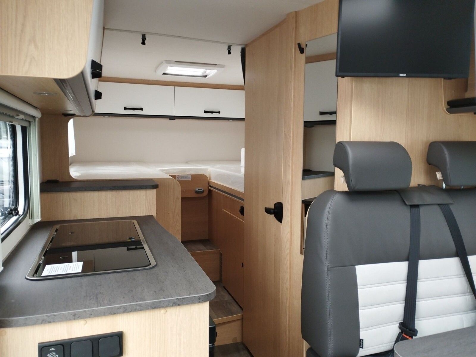 Fahrzeugabbildung Sunlight Adventure V 66 Automatik, Dörr Edition, TV