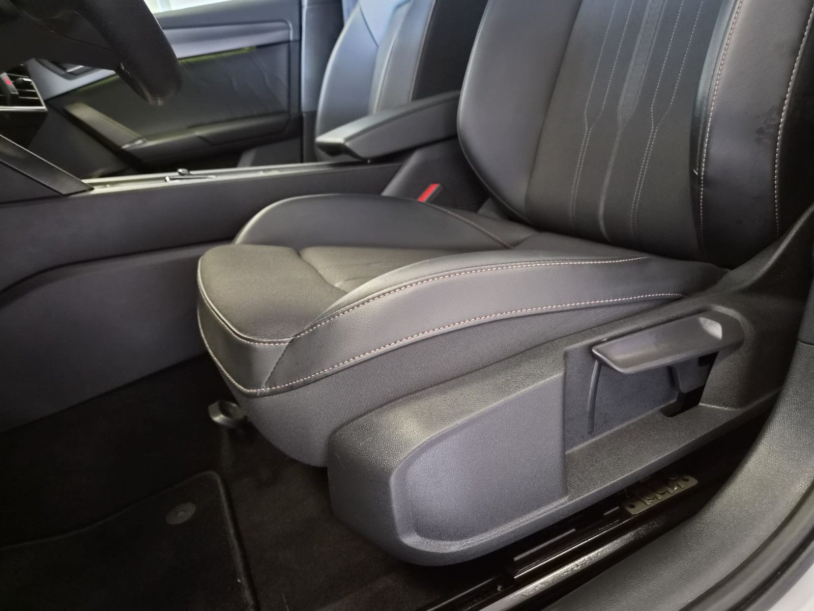 Fahrzeugabbildung CUPRA Leon VZ e-Hybrid / GEPFLEGT / NAVI / KAMERA