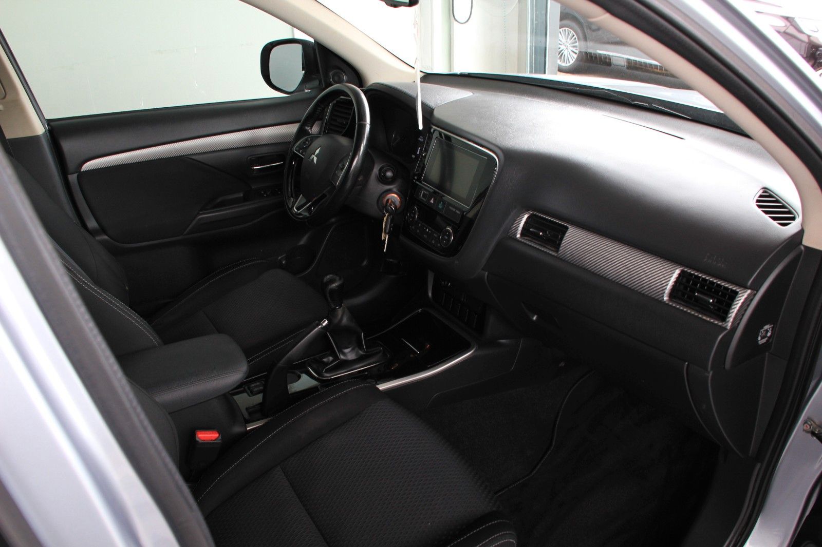 Fahrzeugabbildung Mitsubishi Outlander Edition 100 2WD
