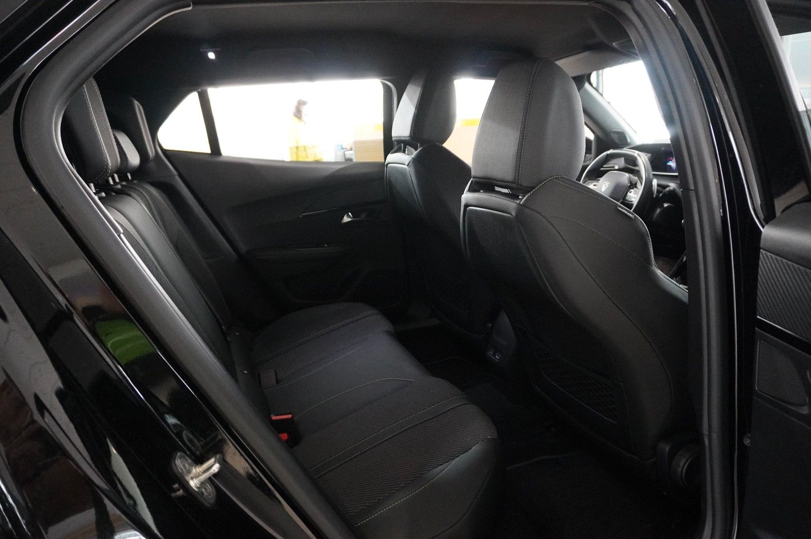 Fahrzeugabbildung Peugeot 2008 1.2 HYBRID GT E-DSC NAVI/LED/KAMERA/SPORT