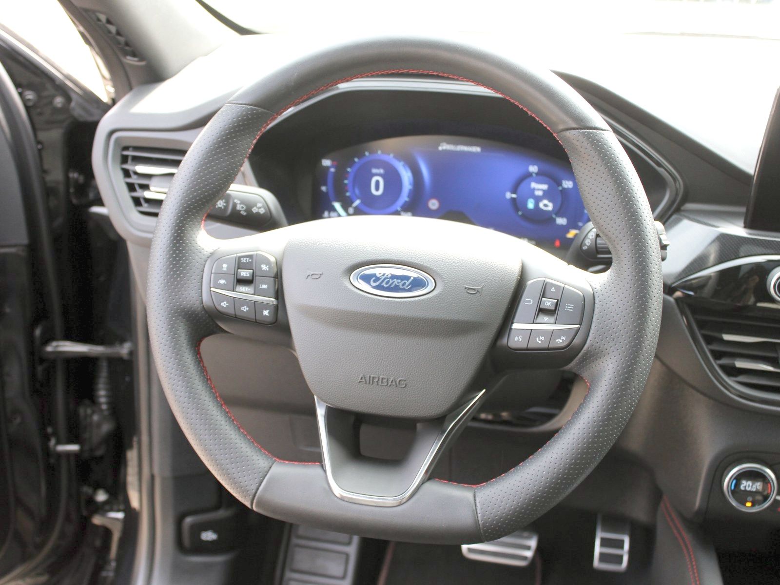 Fahrzeugabbildung Ford Kuga Plug-In Hybrid ST-Line X 2,5 Duratec