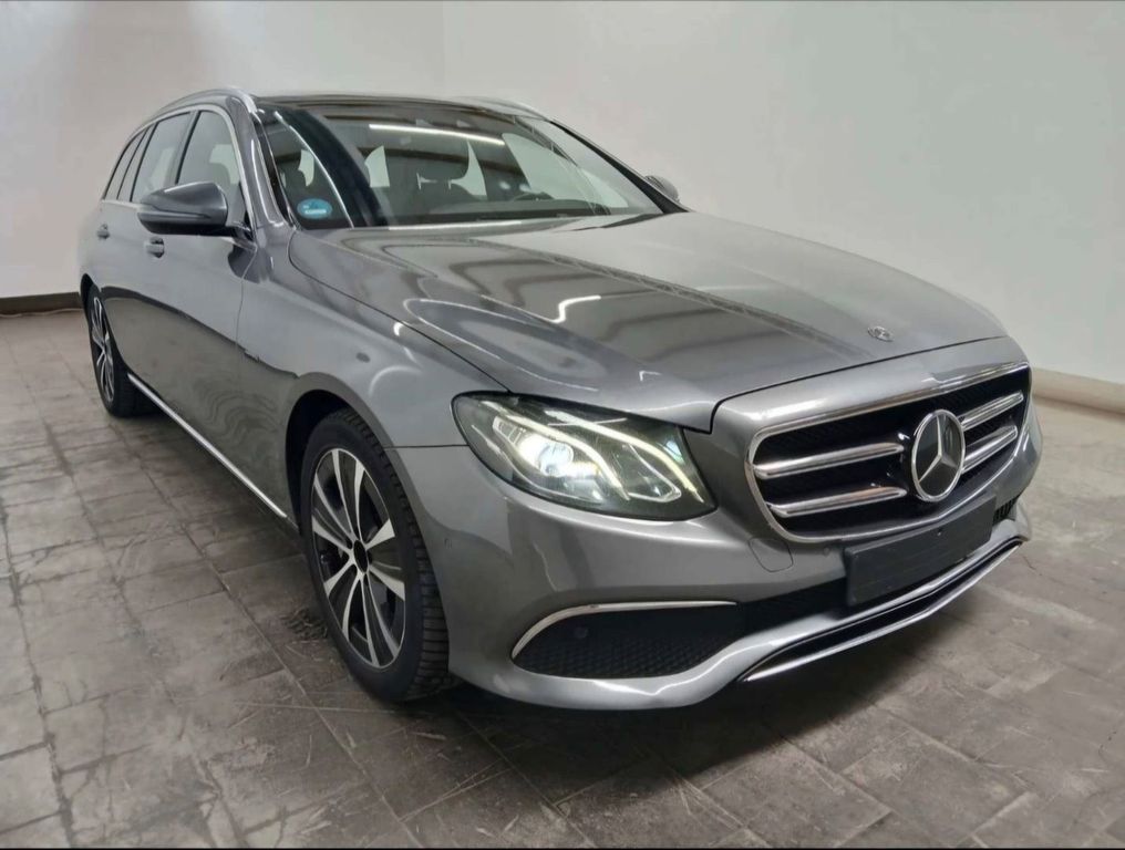 Image of Mercedes-Benz E 300