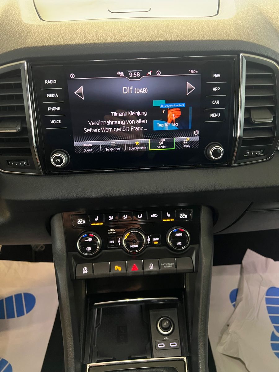 Fahrzeugabbildung SKODA Karoq Clever *4x SITZHEIZUNG*BEHEIZBARES LENKRAD