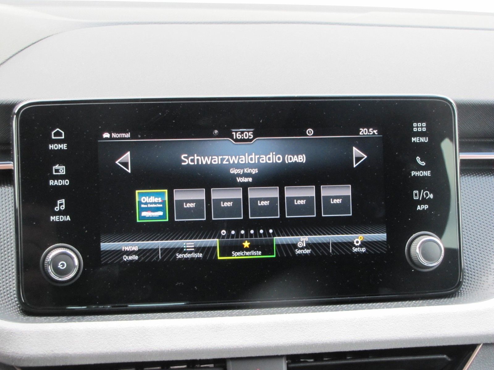 Fahrzeugabbildung SKODA Scala Sondermodell Tour 1.0 TSI 7-Gang DSG