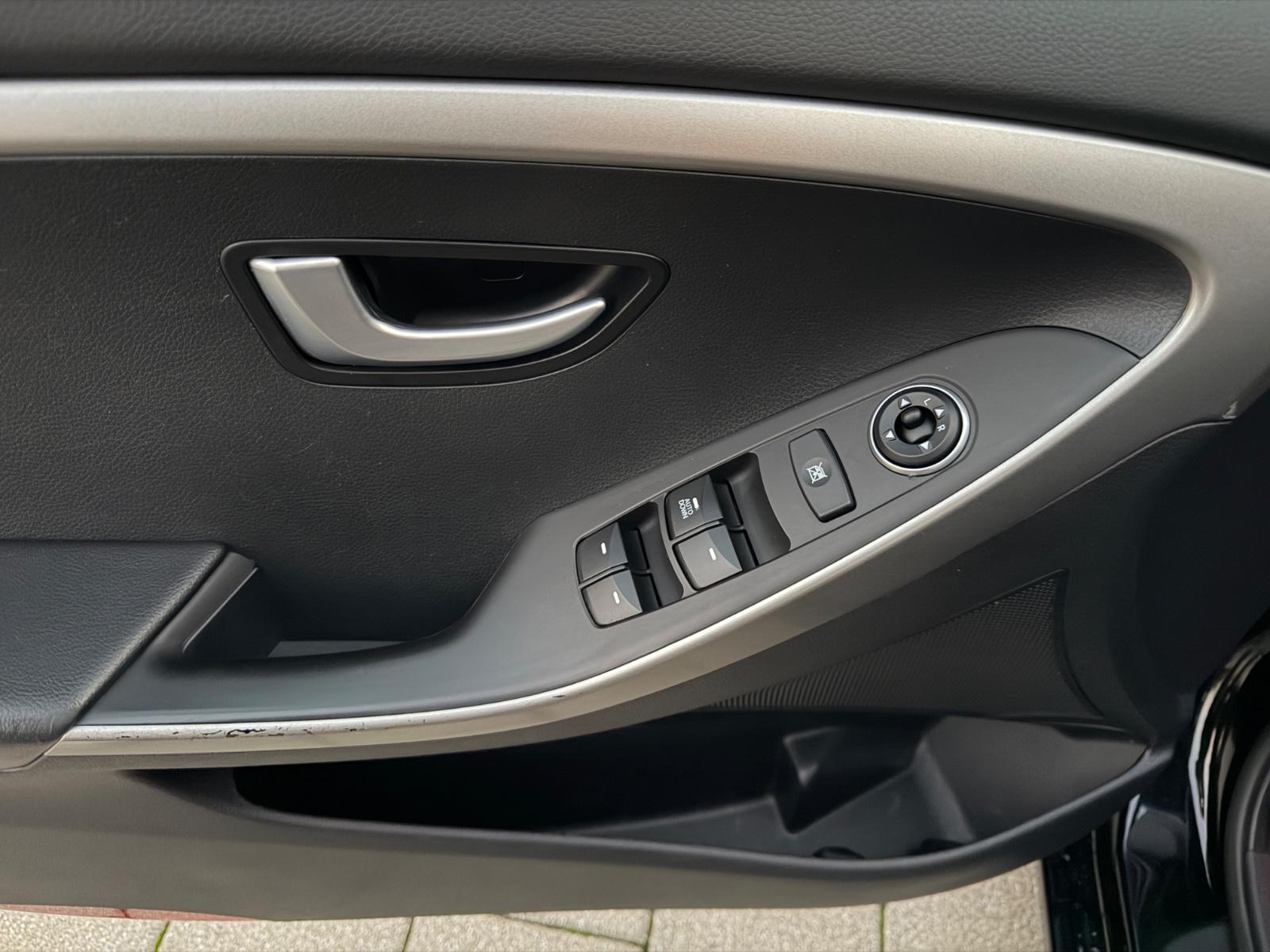 Hyundai i30 2014 — photo 16