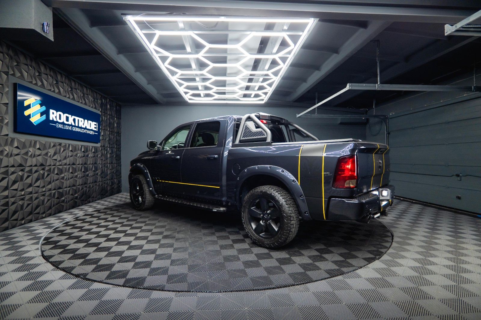 Fahrzeugabbildung Dodge RAM 5.7 V8 HEMI 4x4 OFFROAD Night-Paket *LED*AHK