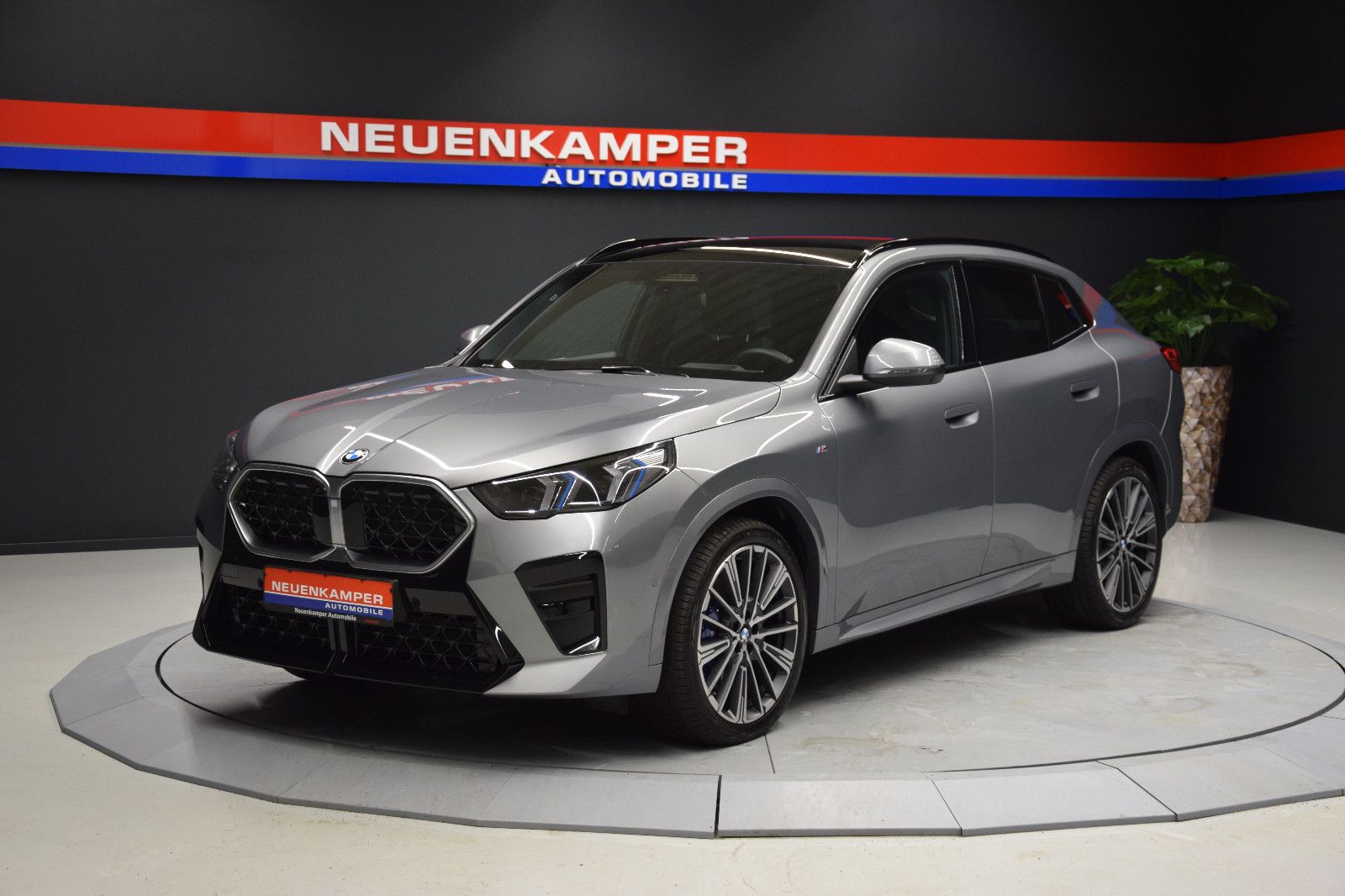 Fahrzeugabbildung BMW X2 20d xDrive M Sport 360° Pano HuD AHK h/k ACC