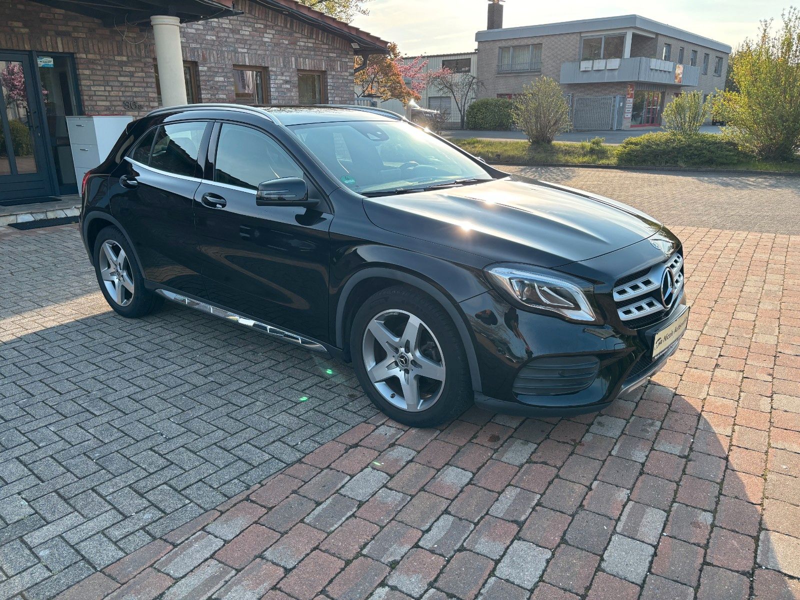 MERCEDES-BENZ GLA 200 AMG Line+nur76Tkm+Led+