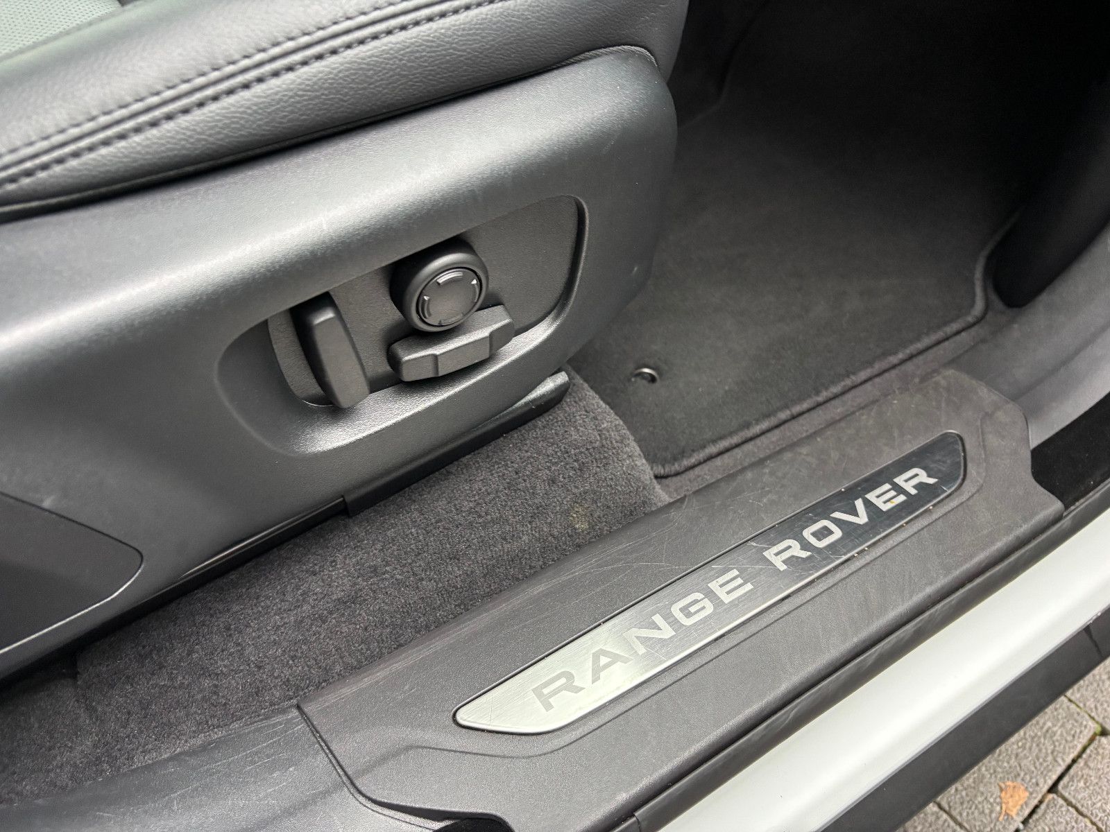 Fahrzeugabbildung Land Rover Range Rover Velar R-Dynamic/KAMERA/Design-Paket