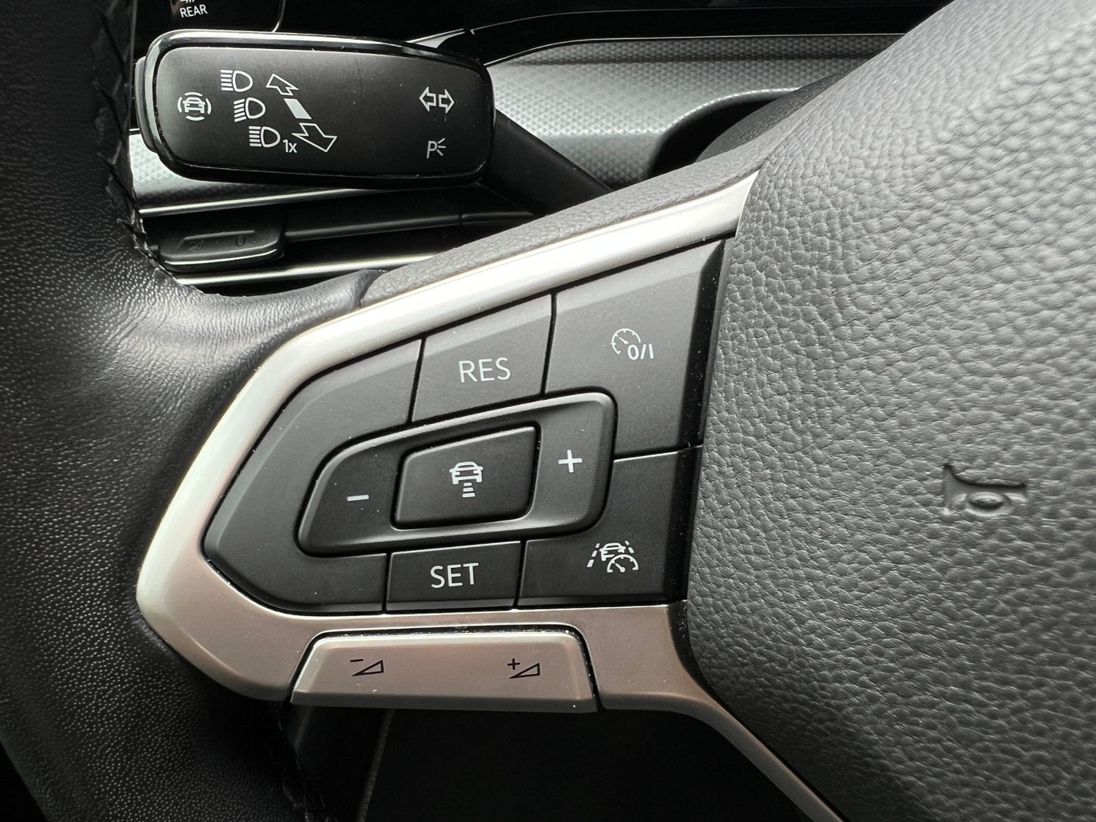 Fahrzeugabbildung Volkswagen Golf VIII Active 1.5 TSI OPF *Garantie, IQ-Drive