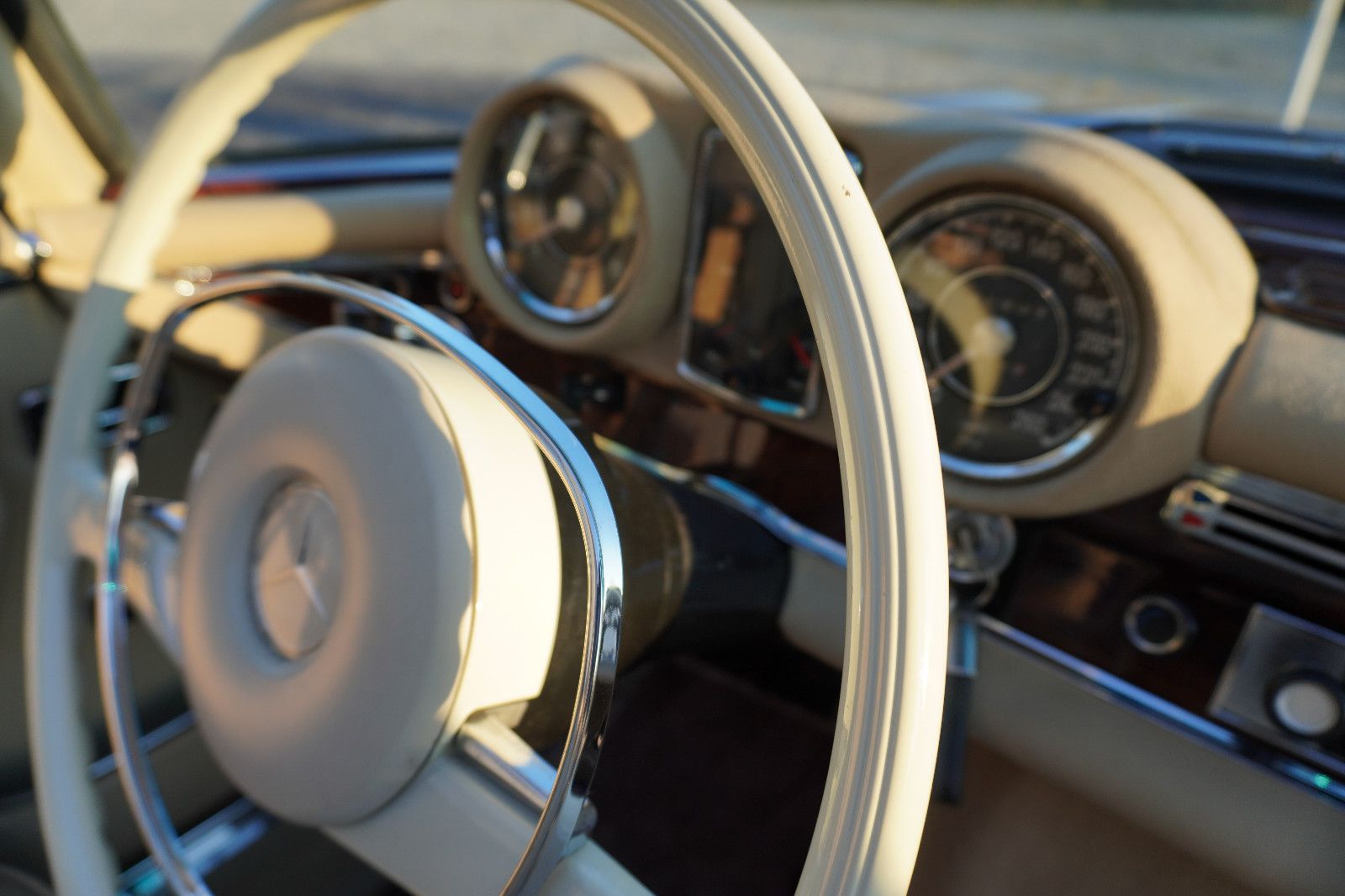 Fahrzeugabbildung Mercedes-Benz 280 SE 3,5 Cabriolet Conversion