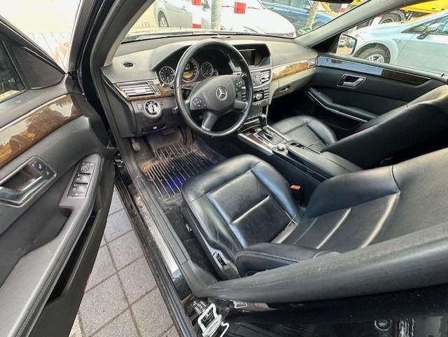 Mercedes-Benz E200 2011 — photo 12