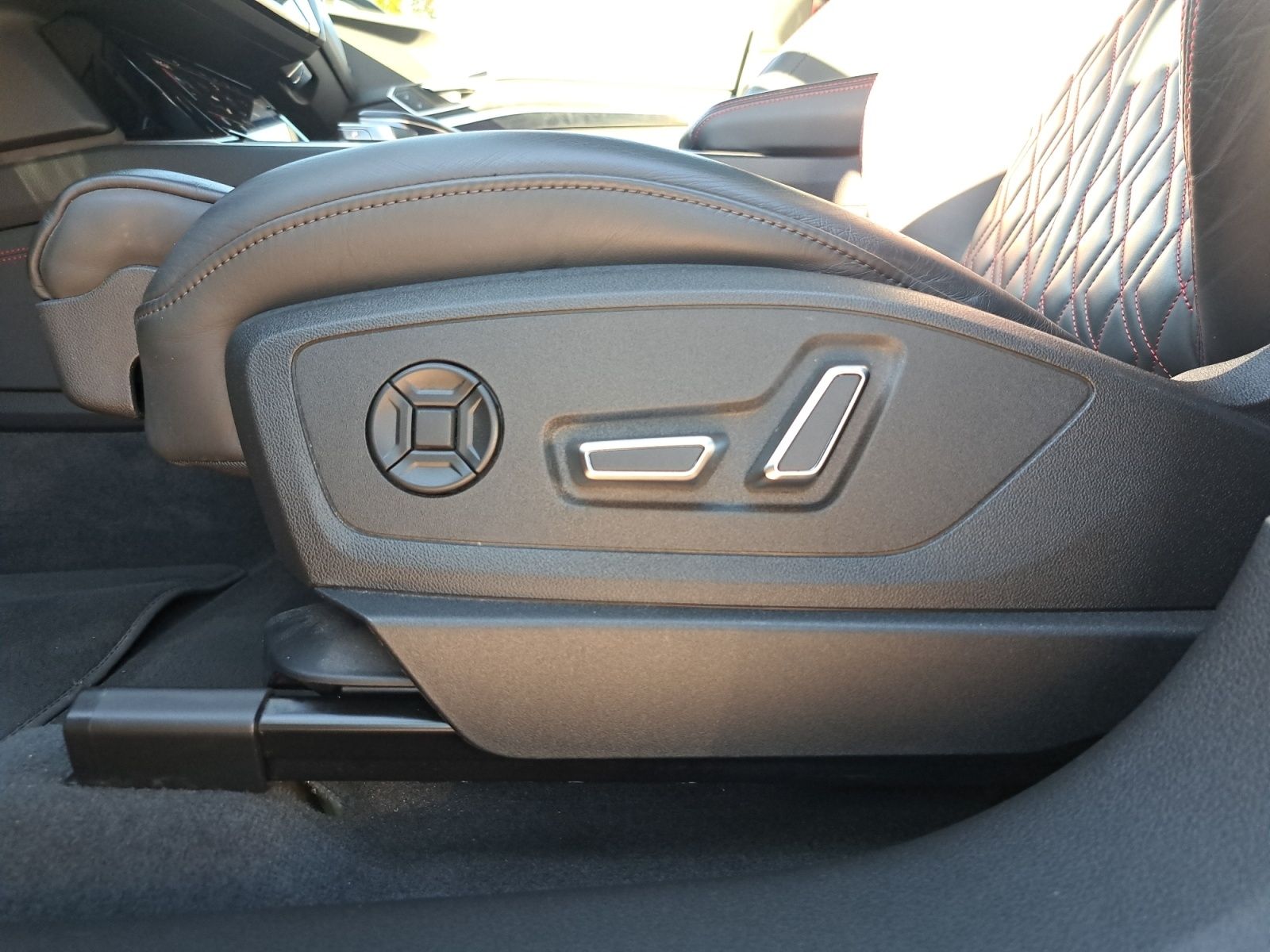 Audi Q8 e-tron - Bild 25