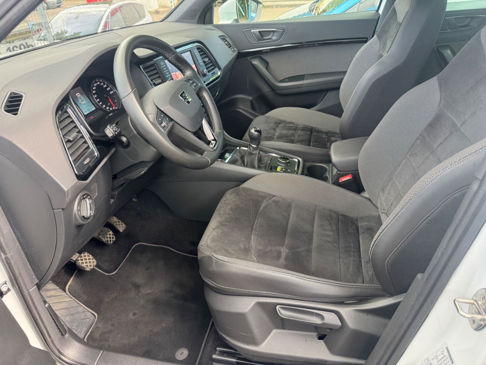 Fahrzeugabbildung SEAT Ateca Xcellence LED+Navi+AHK+Bluetooth
