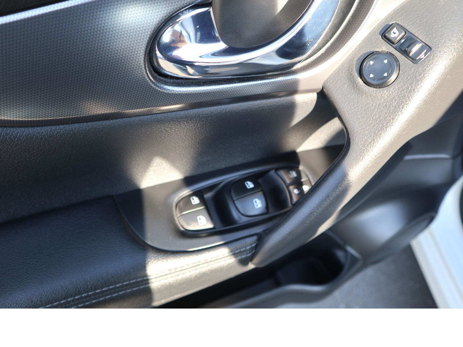 Fahrzeugabbildung Nissan Qashqai N-Connecta Navi Tempo Scheckheftgepflegt