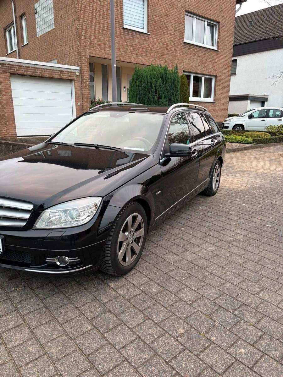 Mercedes-Benz C180 2010 — вигляд ззаду
