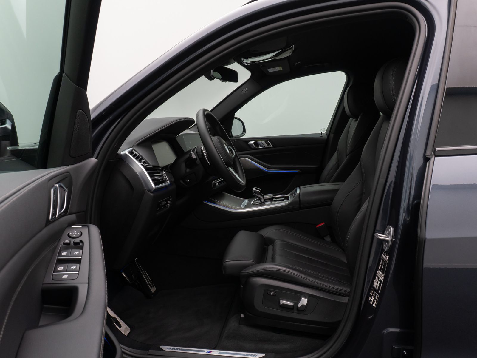 Fahrzeugabbildung BMW X5 xD30d M Sport HUD DAB DisplayKey HiFi 22Zoll