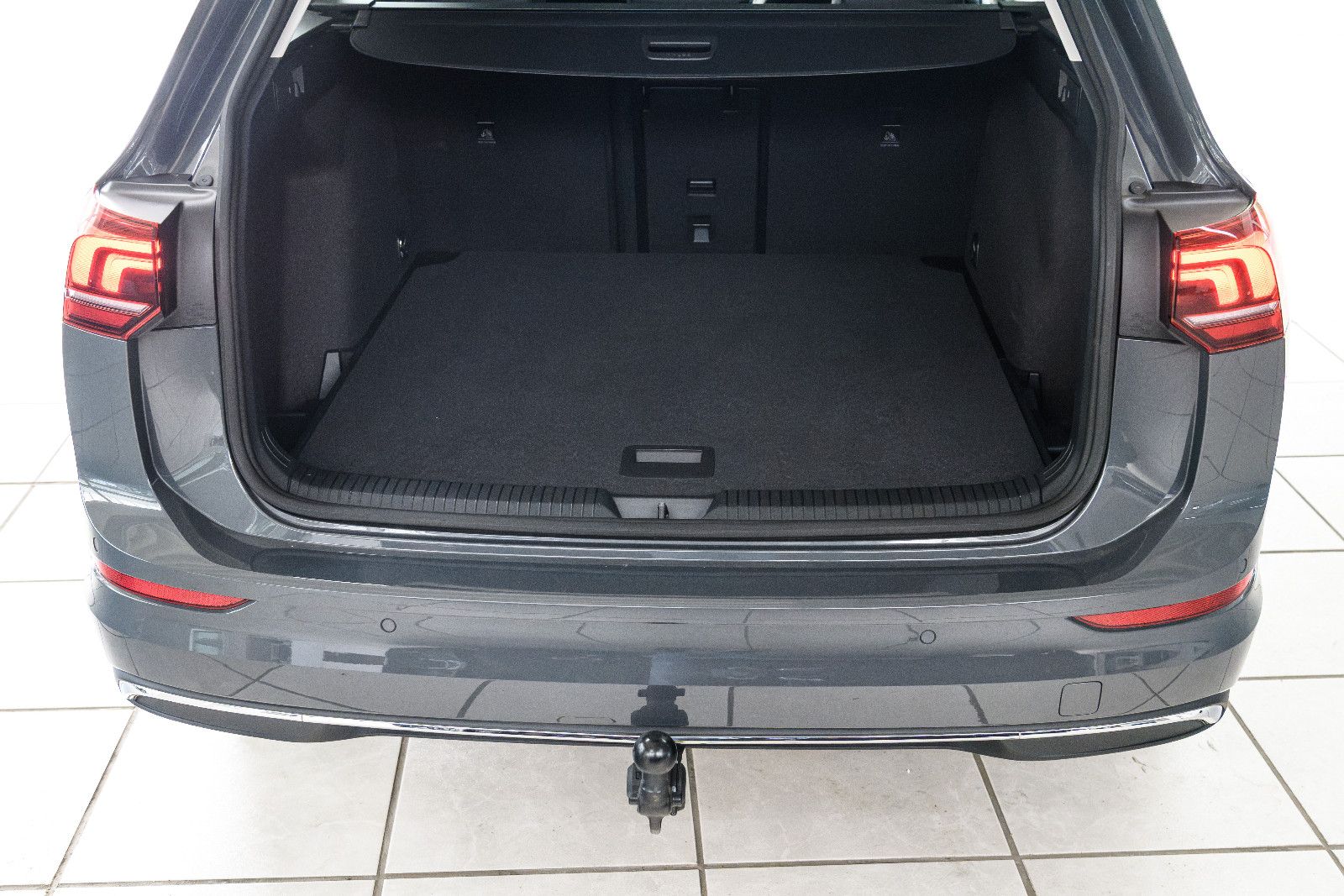 Fahrzeugabbildung Volkswagen Golf VIII Var. 1.5 TSI 110 kW+LED+AHK+GJR+TOTWIN