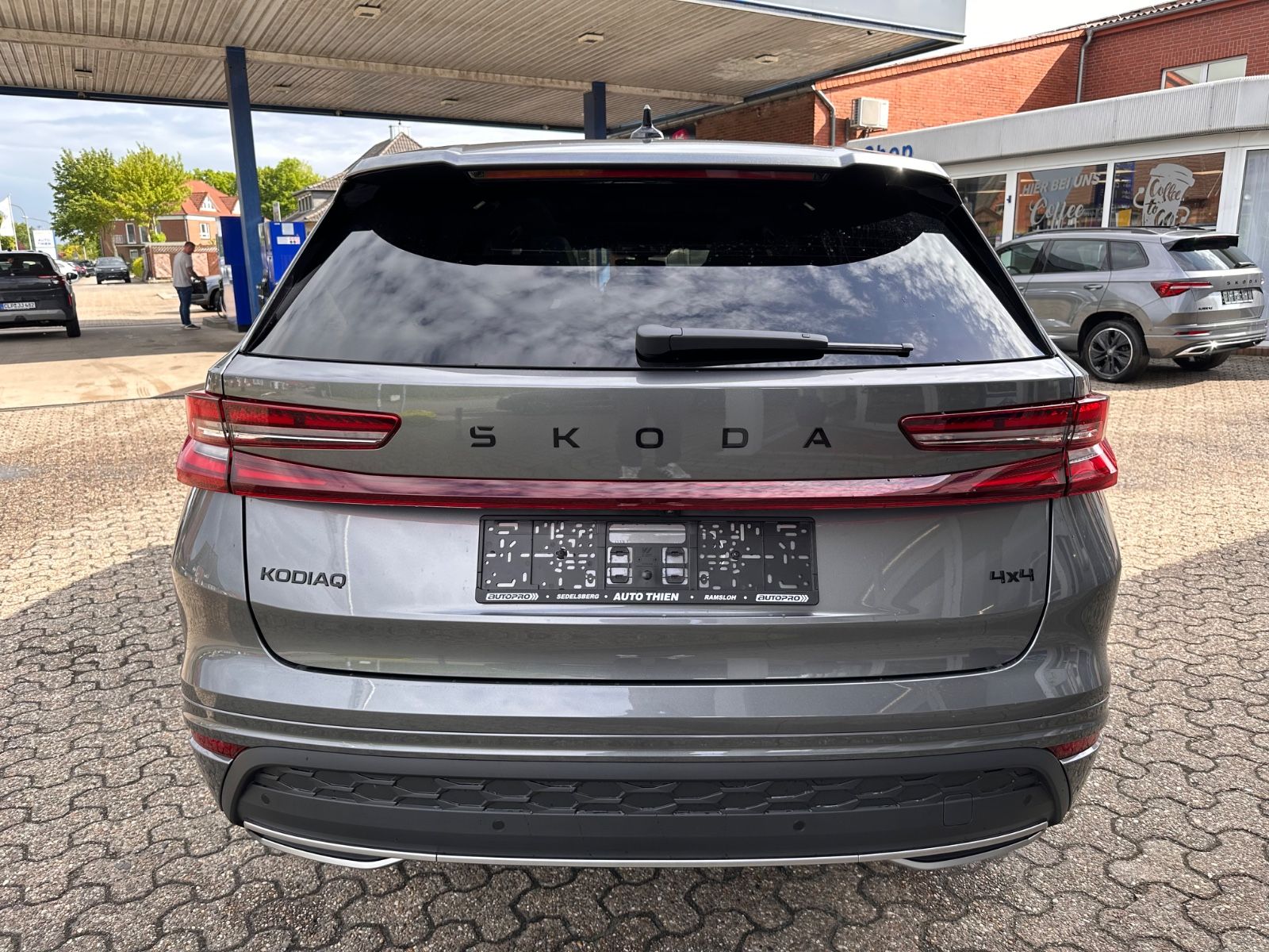 Fahrzeugabbildung SKODA Kodiaq 2.0 TDI 4x4 Sportline Matrix/AHK/Pano/7