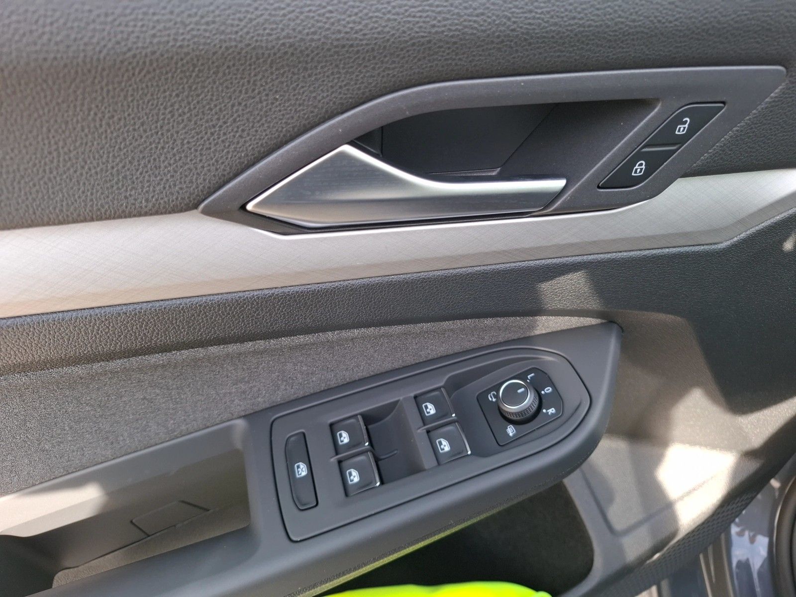 Fahrzeugabbildung Volkswagen Golf VIII Variant TSI Life LEDplus Navi AID ACC