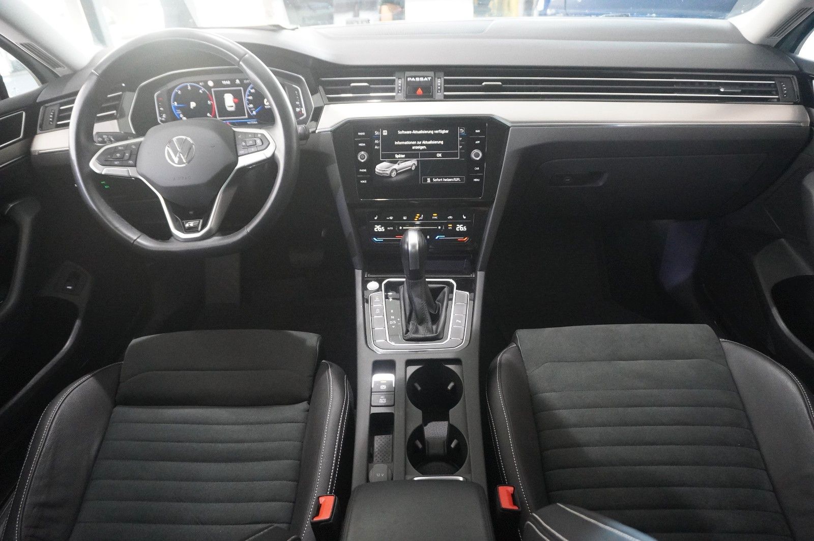 Fahrzeugabbildung Volkswagen Passat Vari. 2.0D R-LINE 4M NAVI/LED/KAMERA/AHK