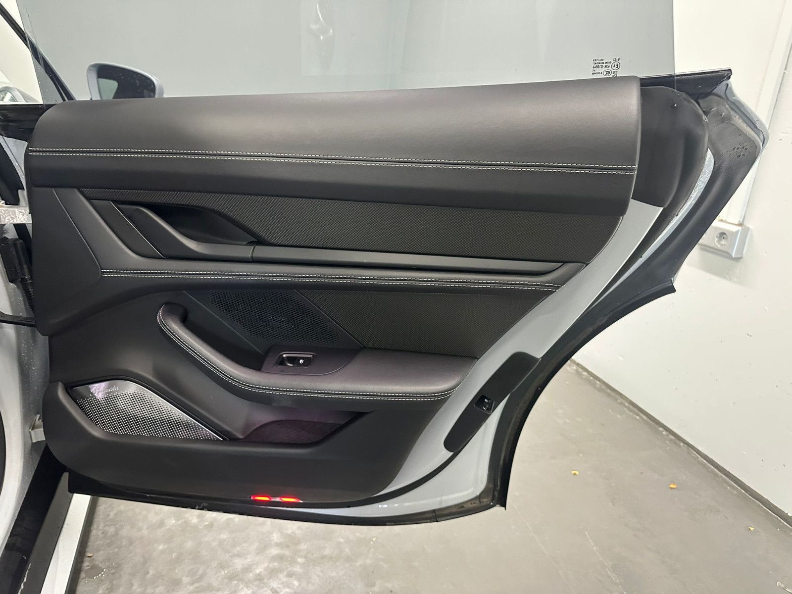 Fahrzeugabbildung Porsche Taycan Turbo *VOLL*KERAMIC*PANORAMA*