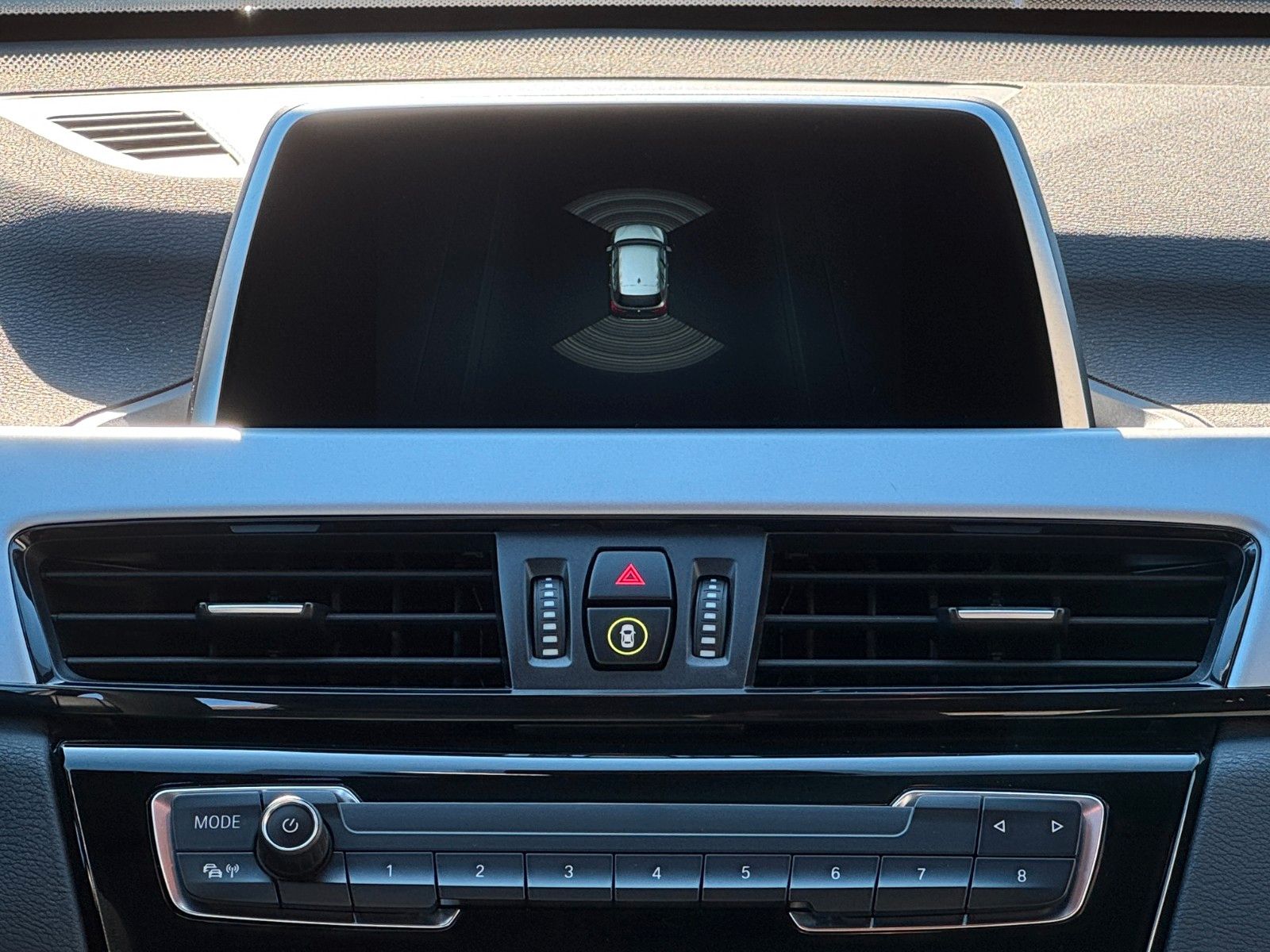 Fahrzeugabbildung BMW X1 sDrive20i Advantage Tempomat AHK PDC SHZ LED