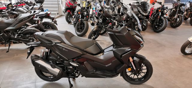 Honda ADV 350 Euro 5 vor 12