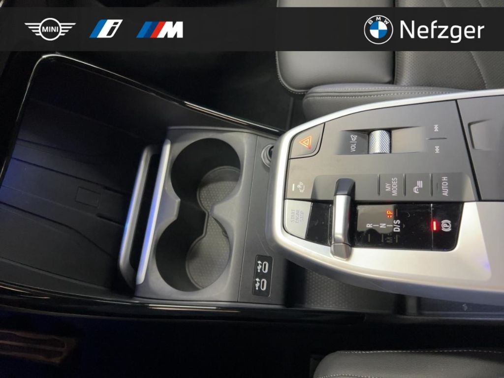 BMW 223 Active Tourer i M Sport H&K HUD PANO RFK foto 21