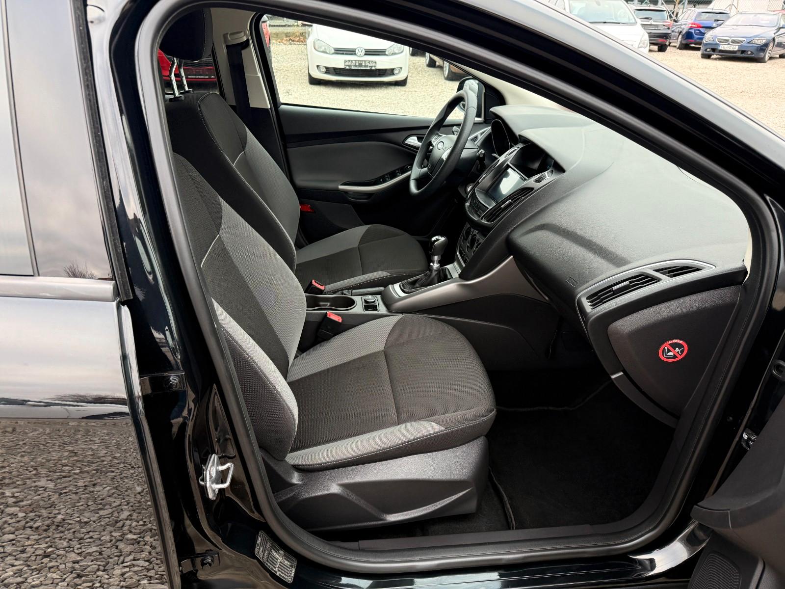 Ford Focus 2014 — photo 12