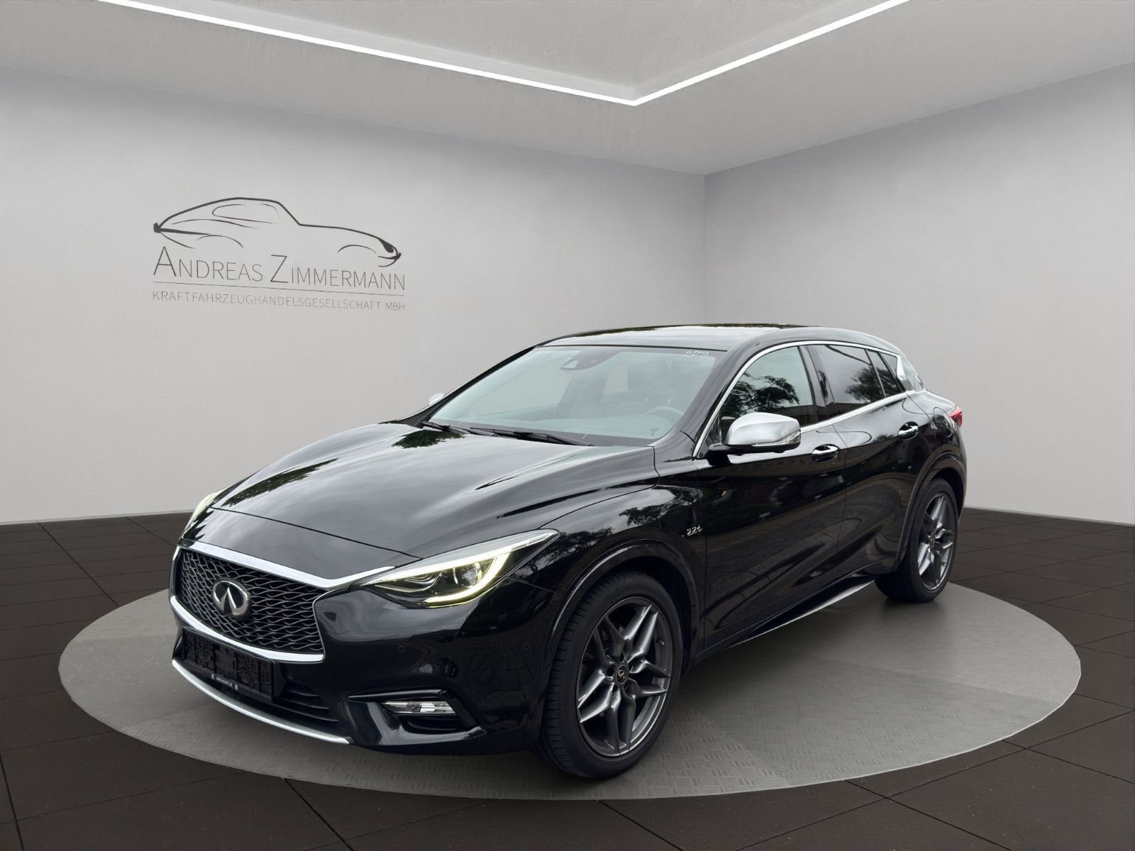 INFINITI Q30