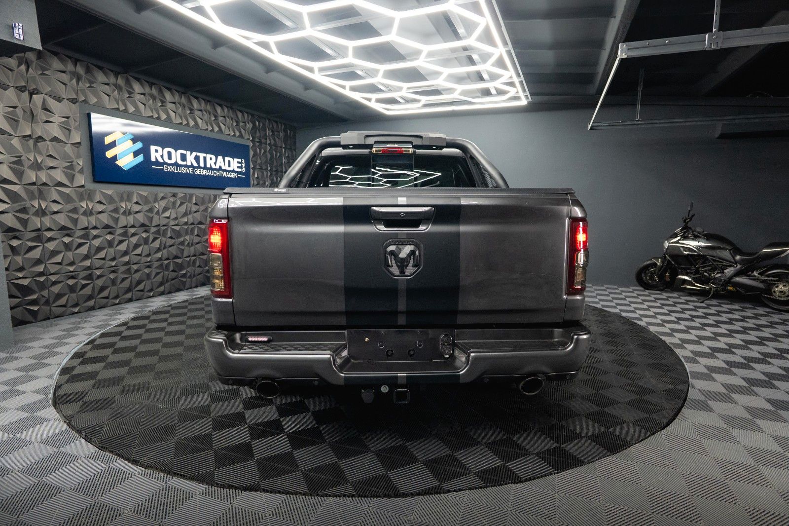 Fahrzeugabbildung Dodge RAM 5.7 V8 HEMI 4x4 OFFROAD NIGHT-Edition LED