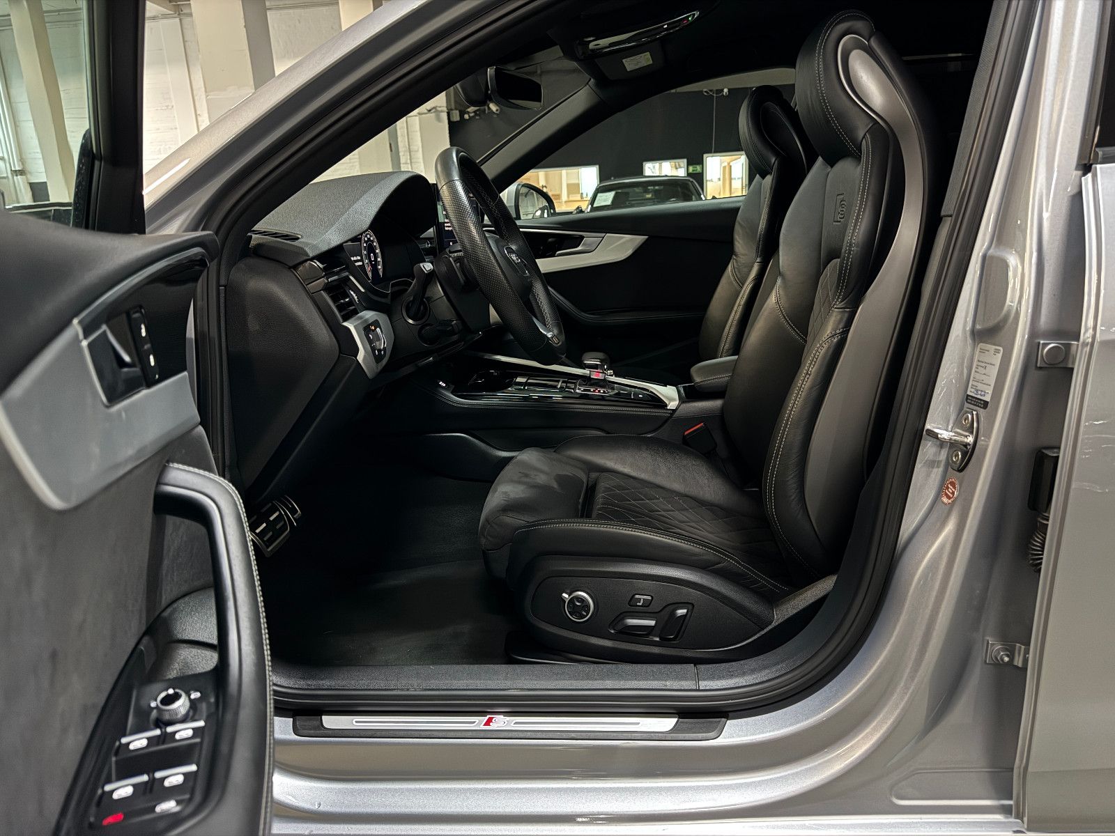 Fahrzeugabbildung Audi A4 35 TDI S-LINE BLACK RS4 SITZE MASSAGE VIRTUAL