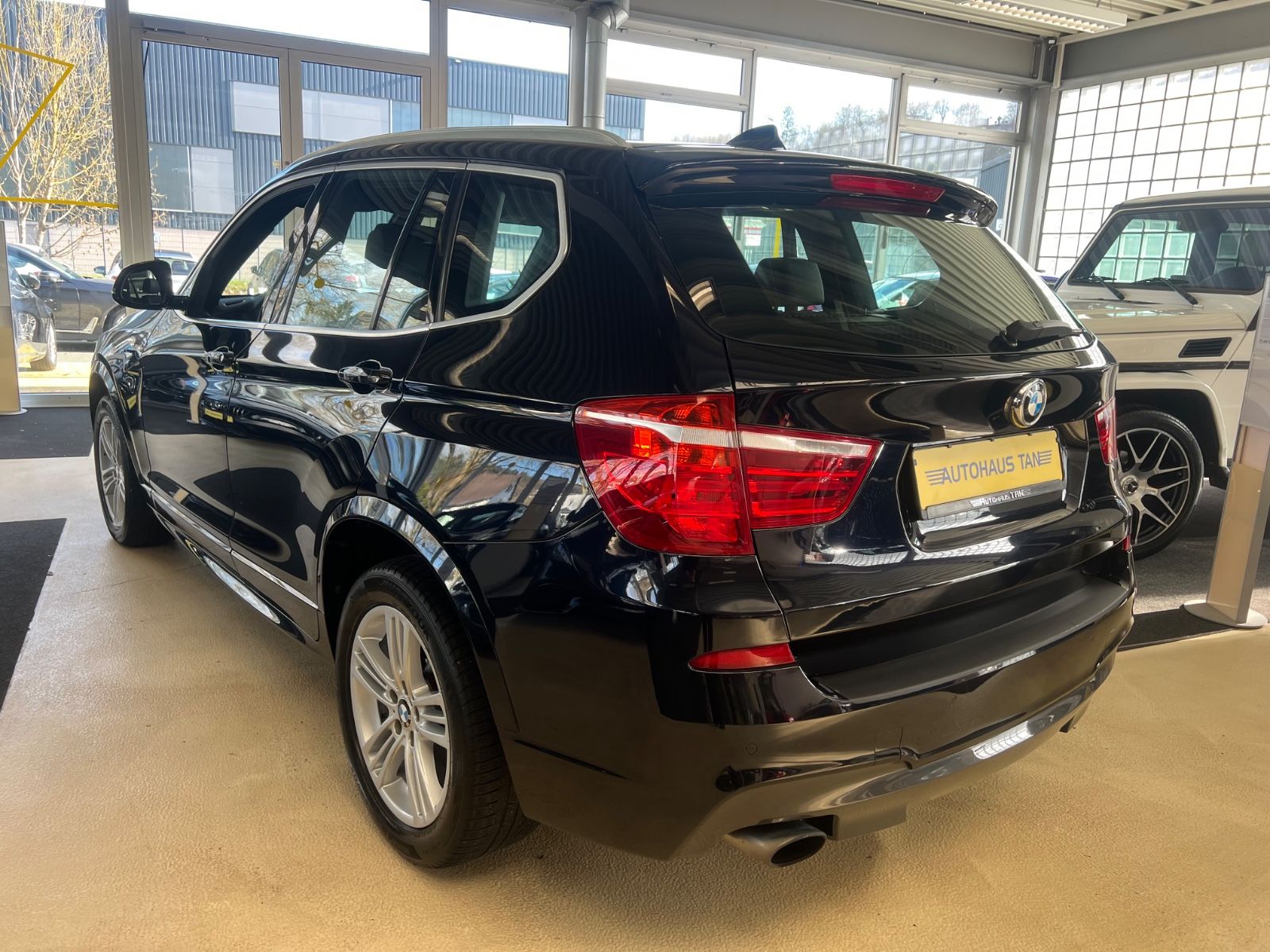 Fahrzeugabbildung BMW X3 xDrive 20 d M Sport Paket *PANO*XENON*NAVI*
