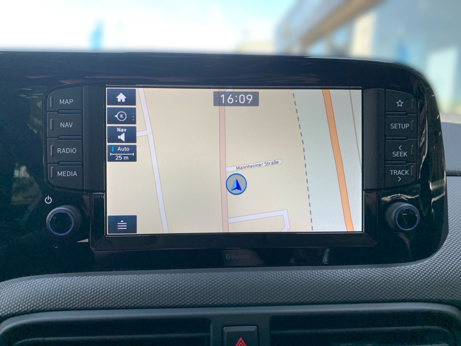 Fahrzeugabbildung Hyundai i10 1.2 PDC Navi Kamera 8Fach Bereift