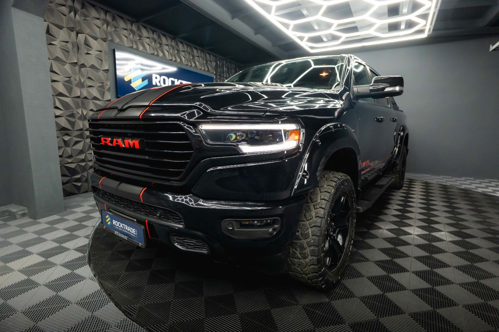 Fahrzeugabbildung Dodge RAM 5.7 V8 HEMI 4x4 OFFROAD Night-Paket Limited