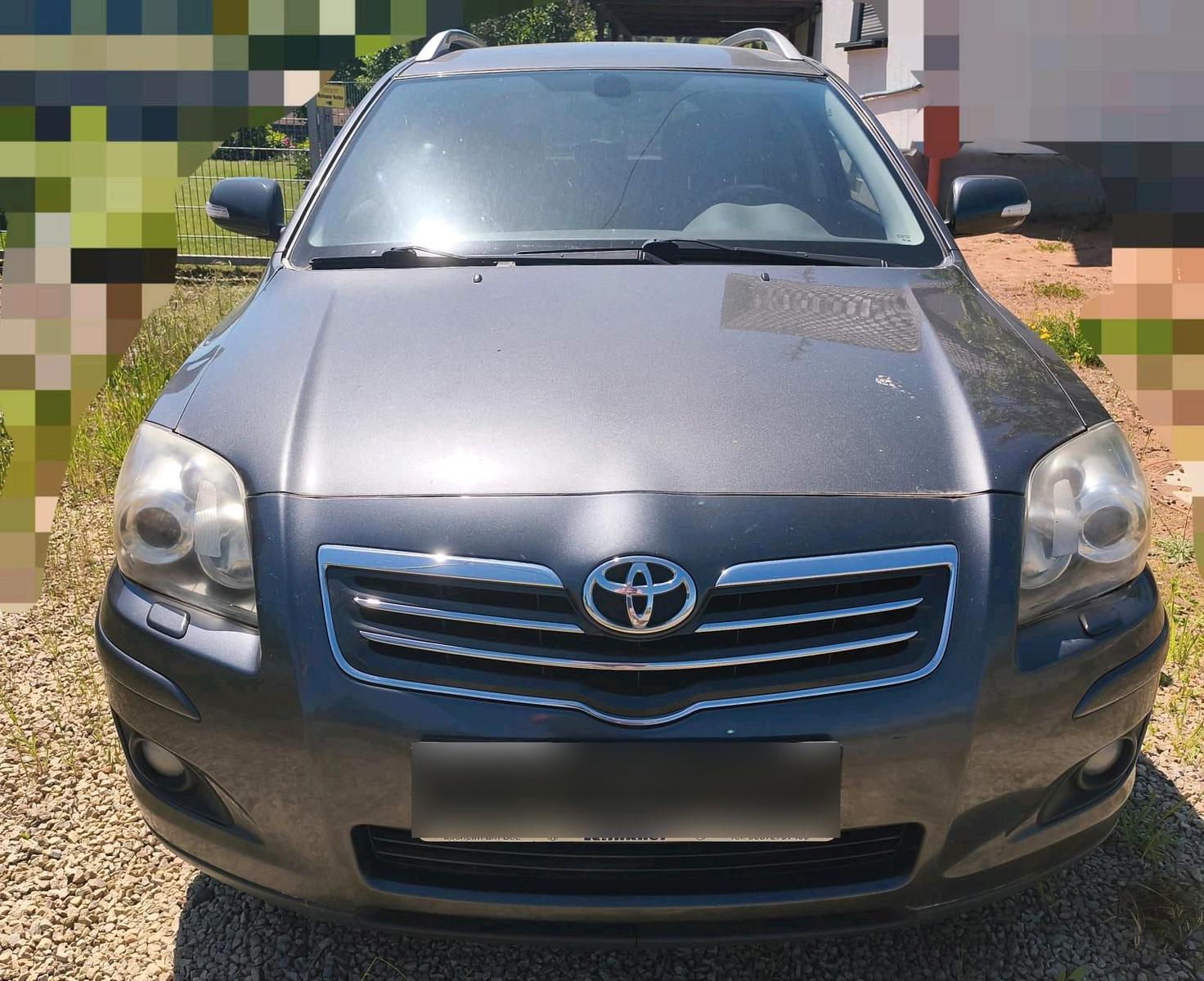 Toyota Avensis 2006 — rear view